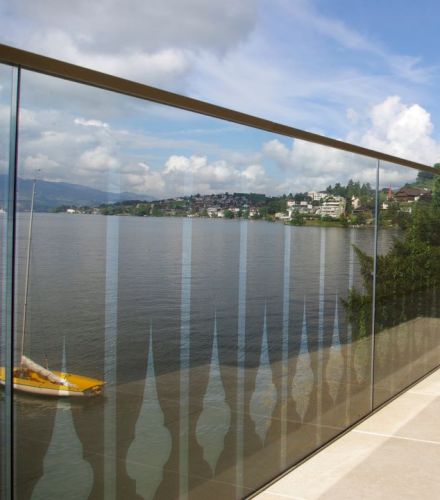 Прозорі перила SWISS RAILING Glas Trösch