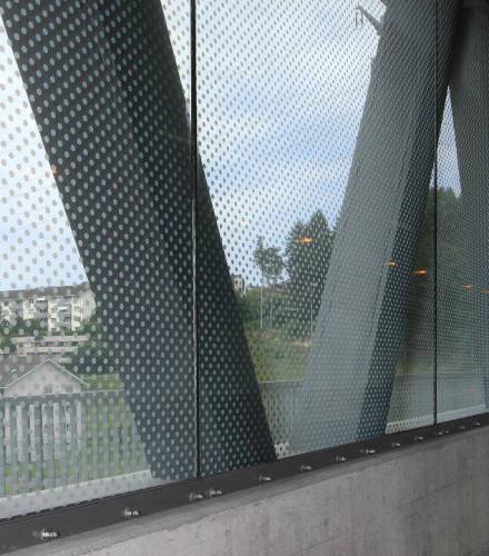 Звукоізоляційна стіна: BIRDprotect STREET і SWISSLAMEX ColorPrint