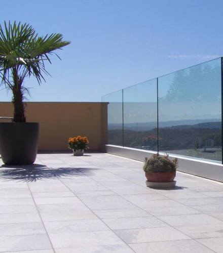 Прозорі перила SWISS RAILING Glas Trösch