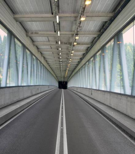 Звукоізоляційна стіна: BIRDprotect STREET і SWISSLAMEX ColorPrint